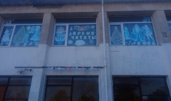 Витражи в окнах Ивановской библиотеки.