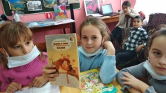 Занятия кружка «В мире книг».Ивановская библиотека.