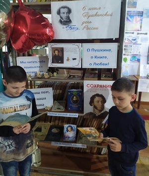 Громкие чтения «Мы читать тебя привыкли с детских лет». Любимовская библиотека.