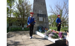 Торжественный митинг, посвященный 77- годовщине Победы в Великой Отечественной войне в с. Ястребки. Дрофинская библиотека.